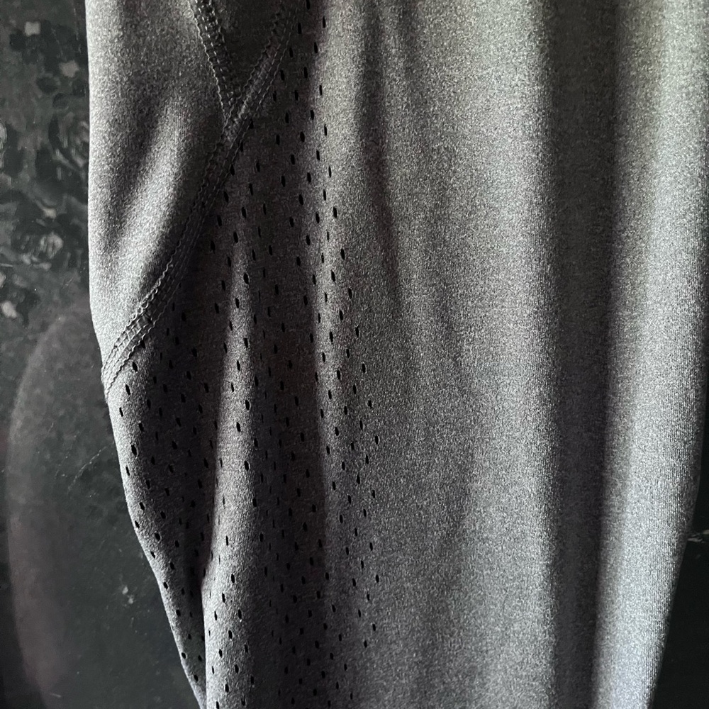 5/$25 Member’s Mark Grey Everyday Perforated Leggings - Picture 3 of 4